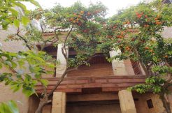 Riad semi-fini avec un jardin