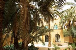 gite avec jardain et piscine